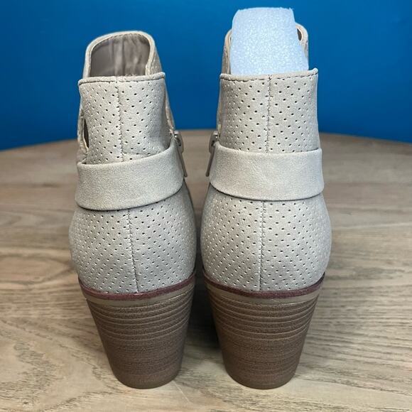 New! Mia Women's Jullep Perf Pointy Ankle Block Heel Booties Khaki Tan Size 8 - Picture 3 of 9